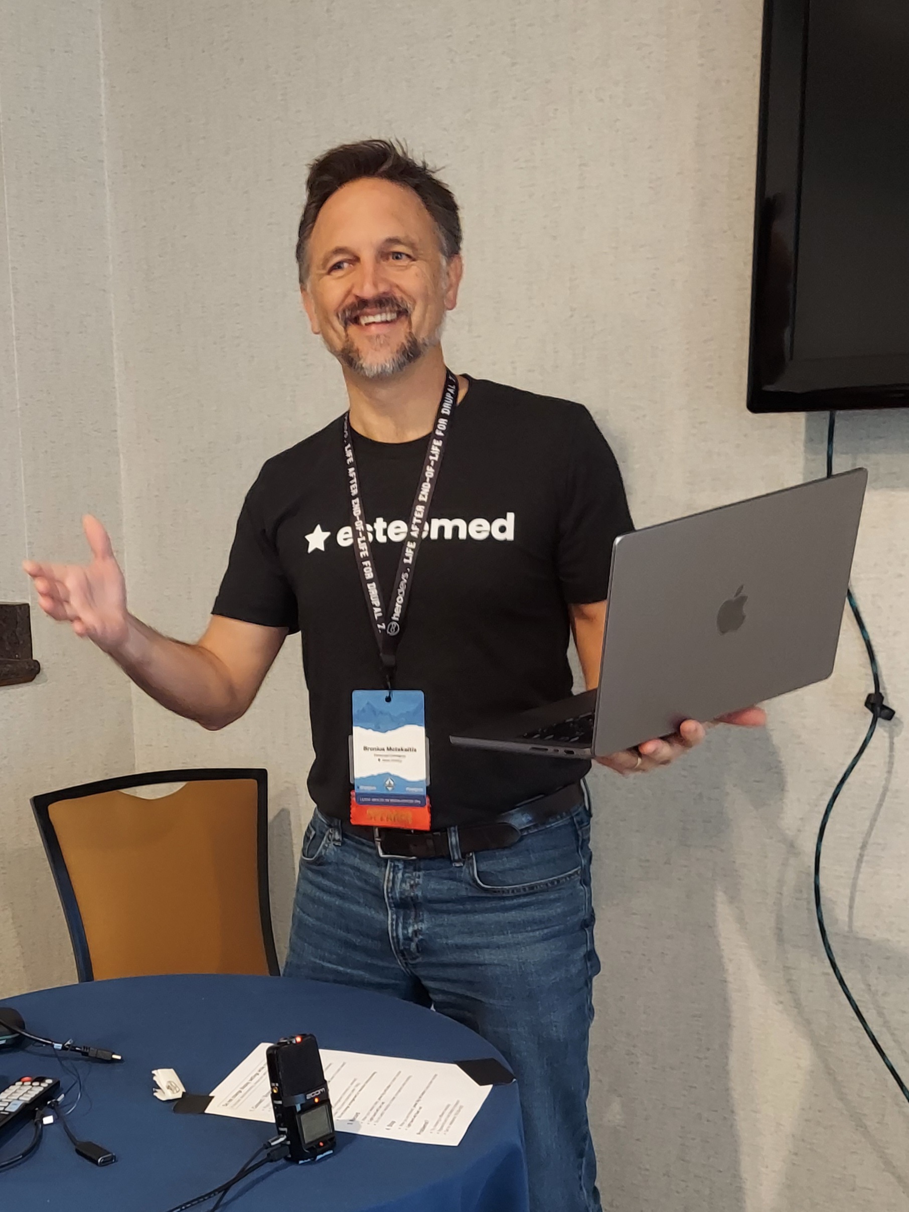 Bronius presents @ DrupalGovCon
